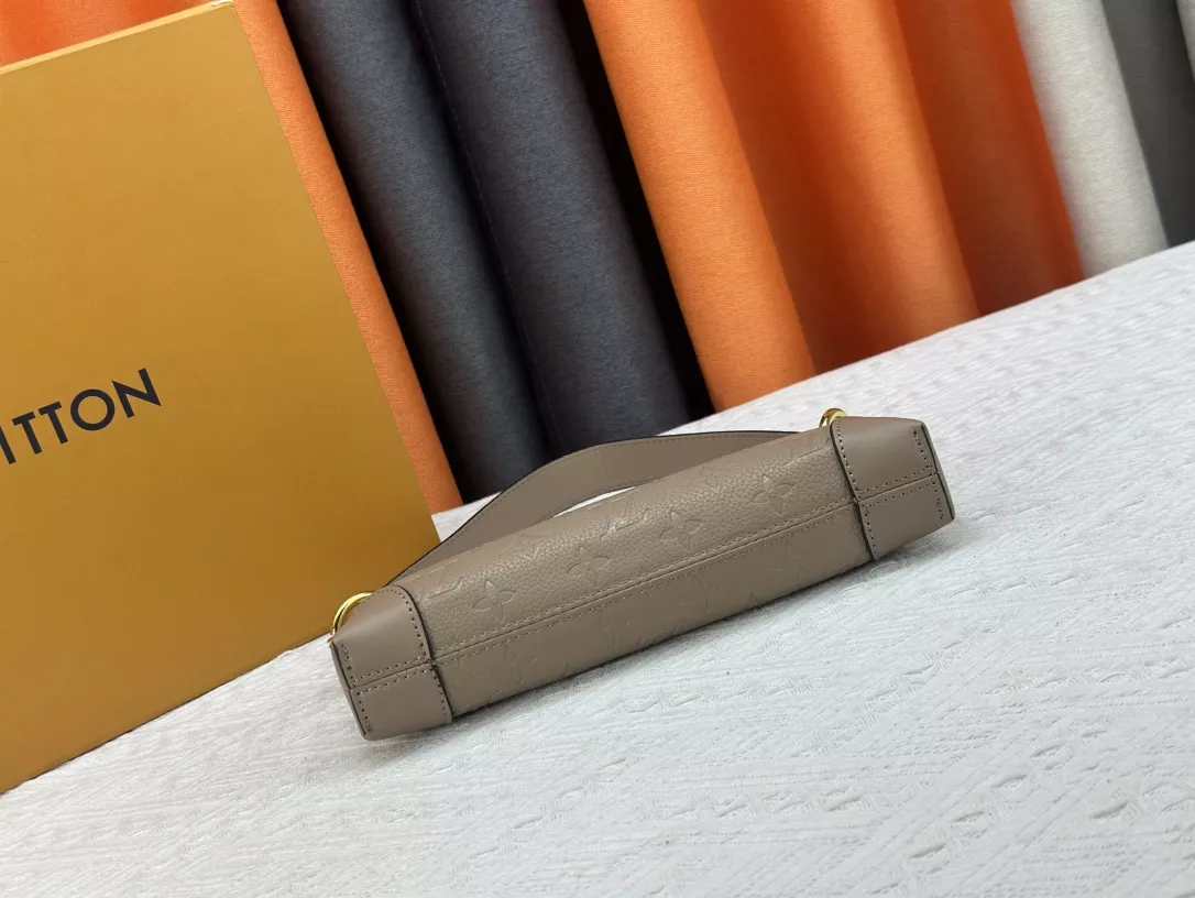 Louis Vuitton AAA Quality Shoulder Bags For Women GoAnywhere 9311 - Image 4