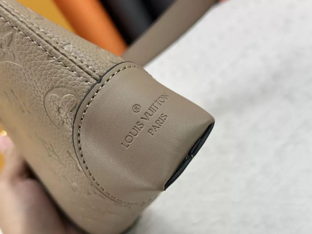 Louis Vuitton AAA Quality Shoulder Bags For Women GoAnywhere 9311 - Image 6