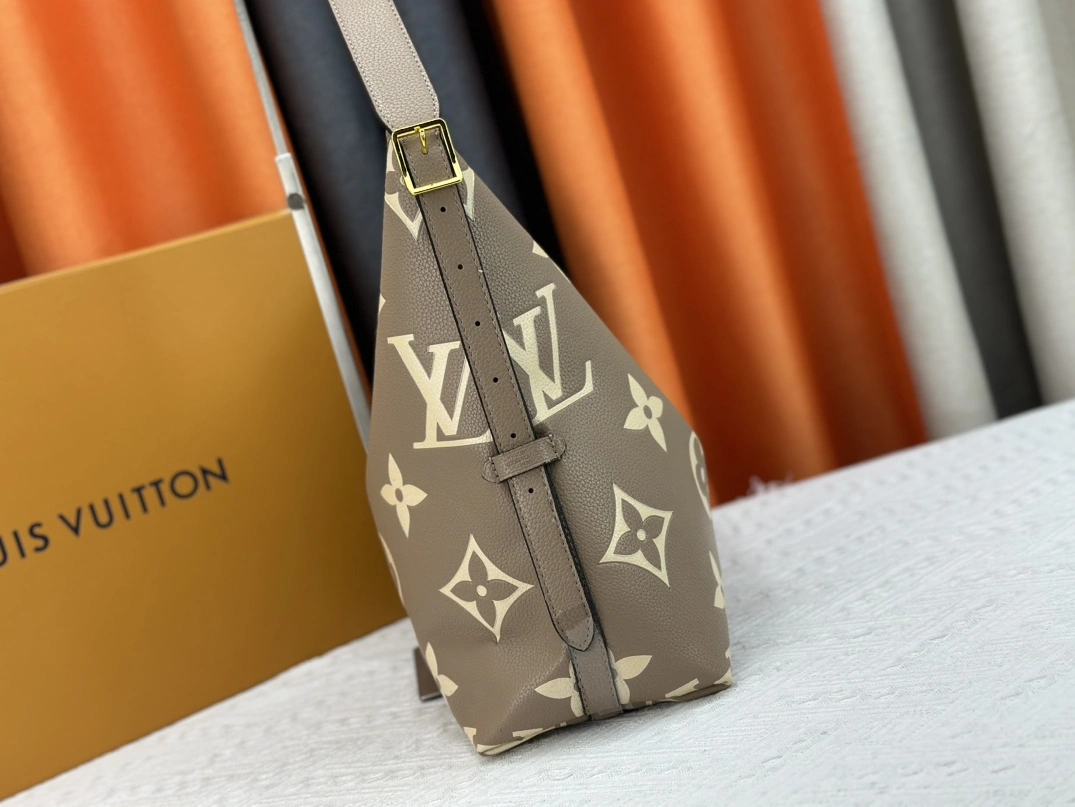 Louis Vuitton AAA Quality Shoulder Bags For Women SmartChoice 9379 - Image 3