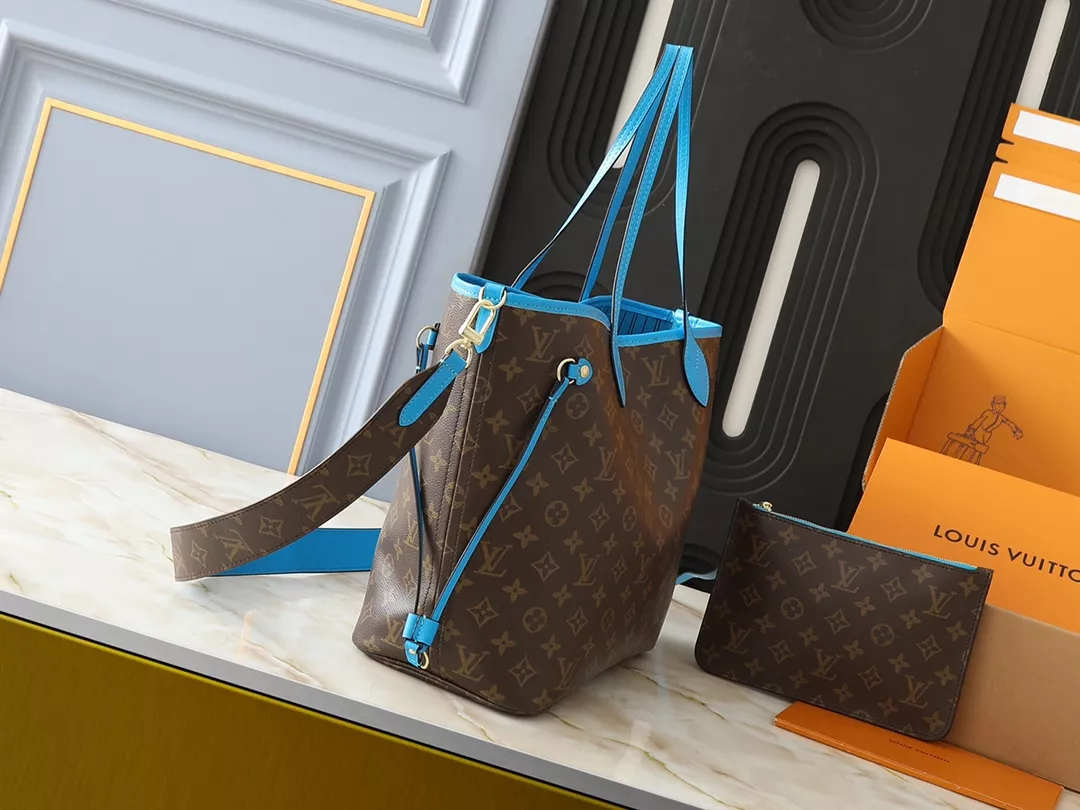 Louis Vuitton AAA Quality Shoulder Bags For Women SportInspired 7458