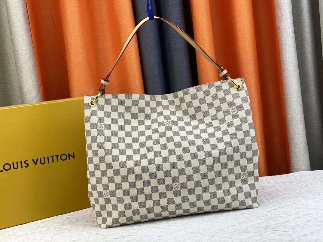 Louis Vuitton AAA Quality Shoulder Bags In Pink For Women Sleek 5374 - Image 3