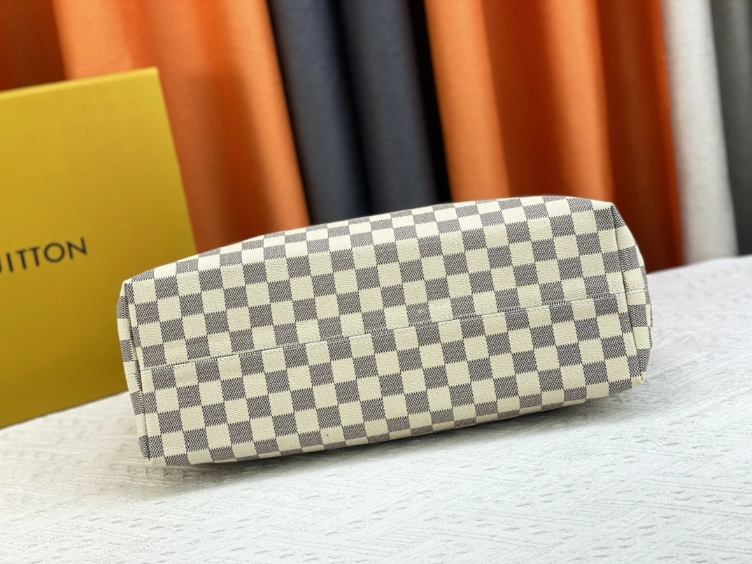 Louis Vuitton AAA Quality Shoulder Bags In Pink For Women Sleek 5374 - Image 4