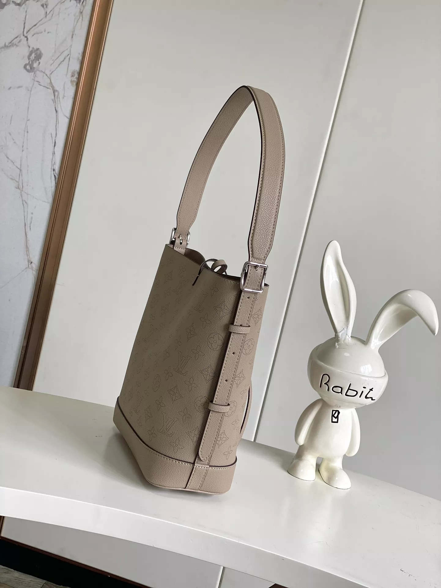 Louis Vuitton AAA Quality Shoulder Bags Practical 1337