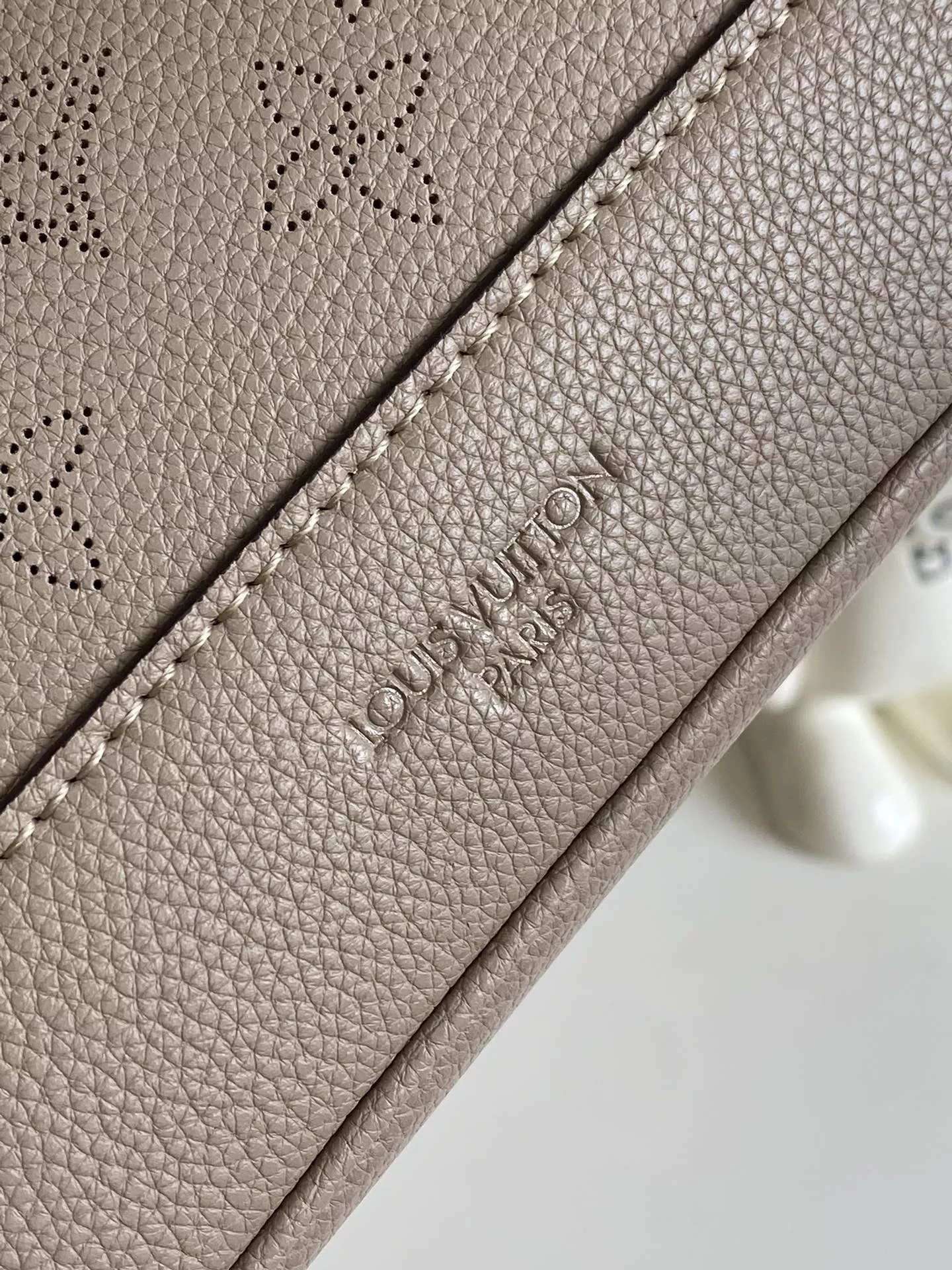 Louis Vuitton AAA Quality Shoulder Bags Practical 1337 - Image 8