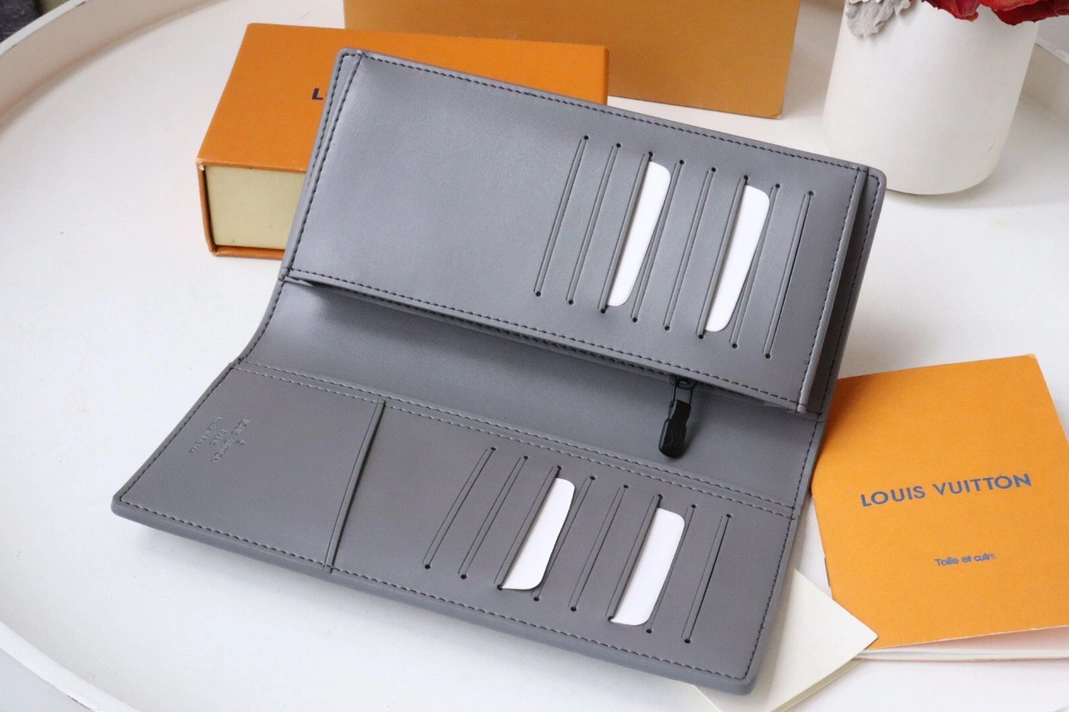 Louis Vuitton AAA Quality Wallets For Unisex Flexible 7117 - Image 5