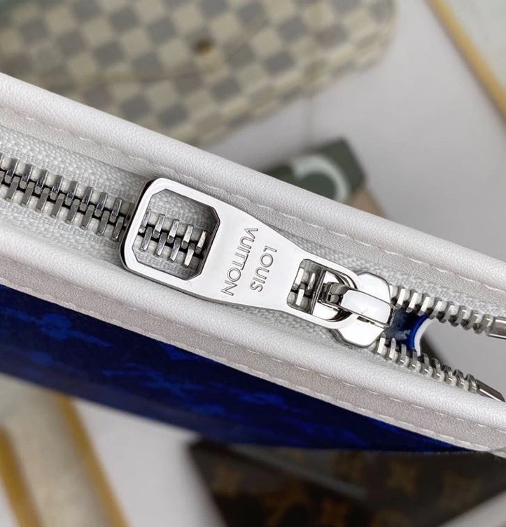 Louis Vuitton AAA Quality Wallets For Unisex Refined 6314 - Image 4