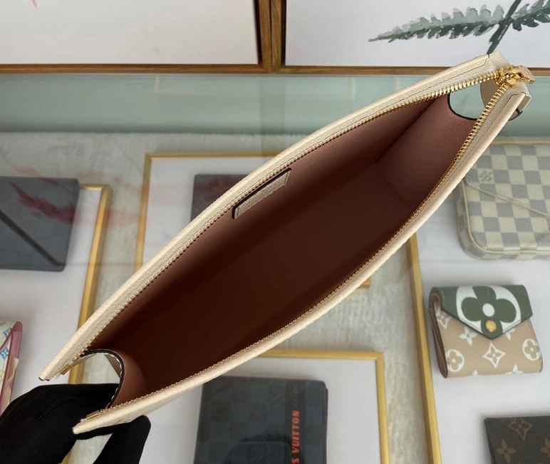 Louis Vuitton AAA Quality Wallets For Unisex SmartChoice 9018 - Image 4