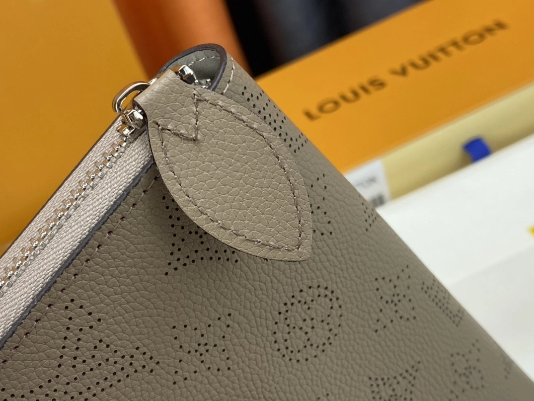 Louis Vuitton AAA Quality Wallets For Women Bold 1129 - Image 5