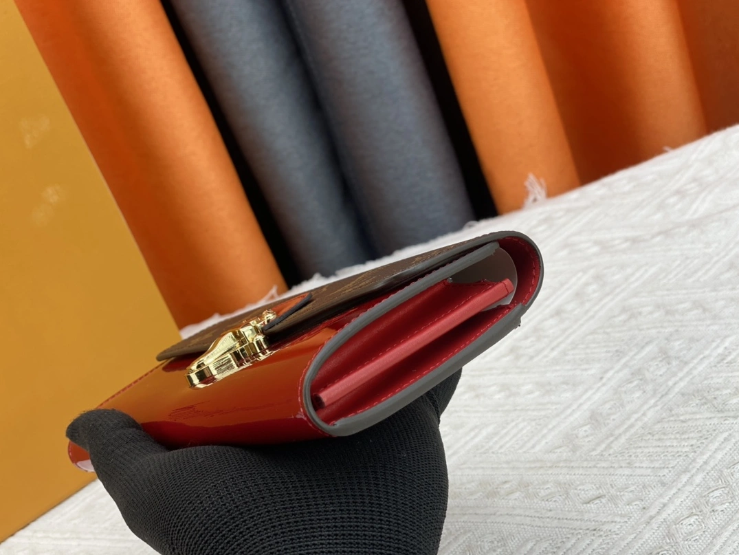 Louis Vuitton AAA Quality Wallets For Women Breathable 1990 - Image 3