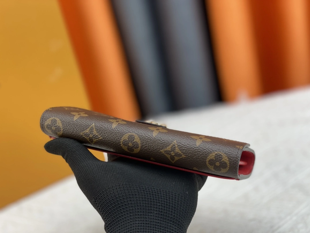 Louis Vuitton AAA Quality Wallets For Women Breathable 1990 - Image 4