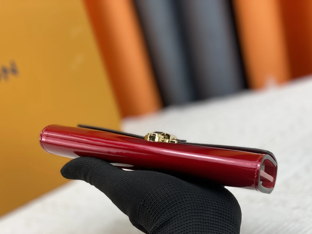 Louis Vuitton AAA Quality Wallets For Women Breathable 1990 - Image 5