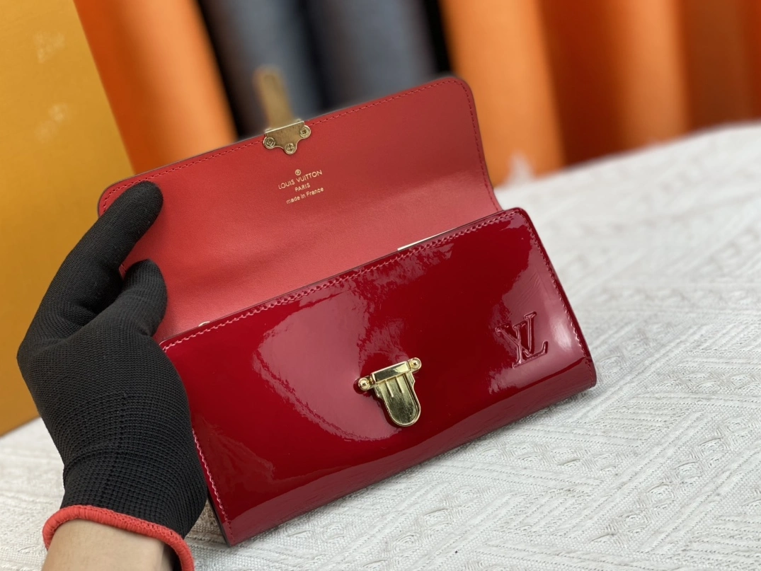 Louis Vuitton AAA Quality Wallets For Women Breathable 1990 - Image 7