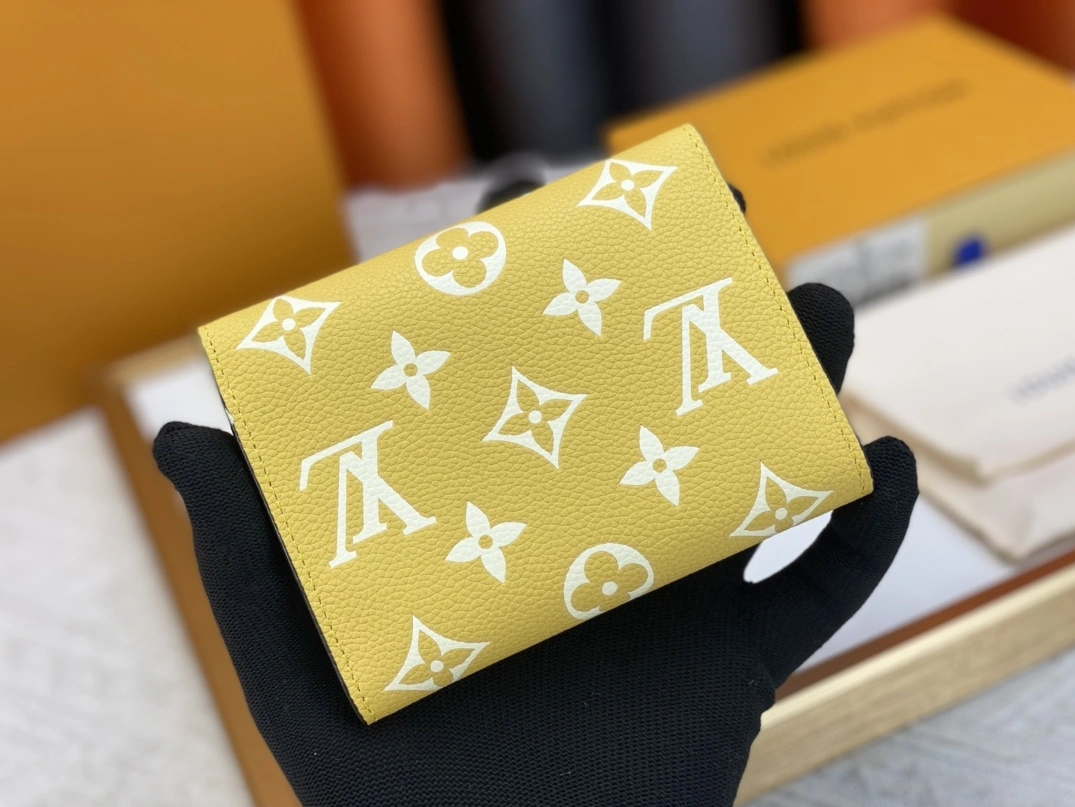 Louis Vuitton AAA Quality Wallets For Women Vibrant 8598
