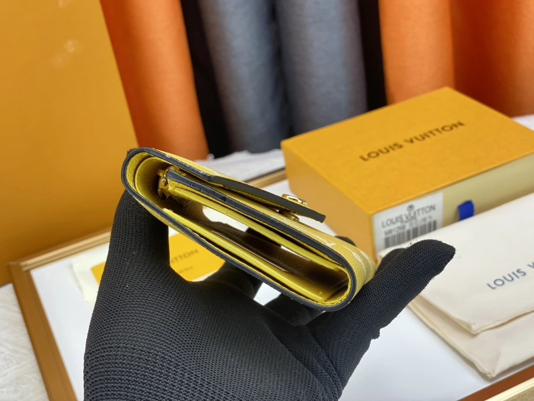 Louis Vuitton AAA Quality Wallets For Women Vibrant 8598 - Image 4