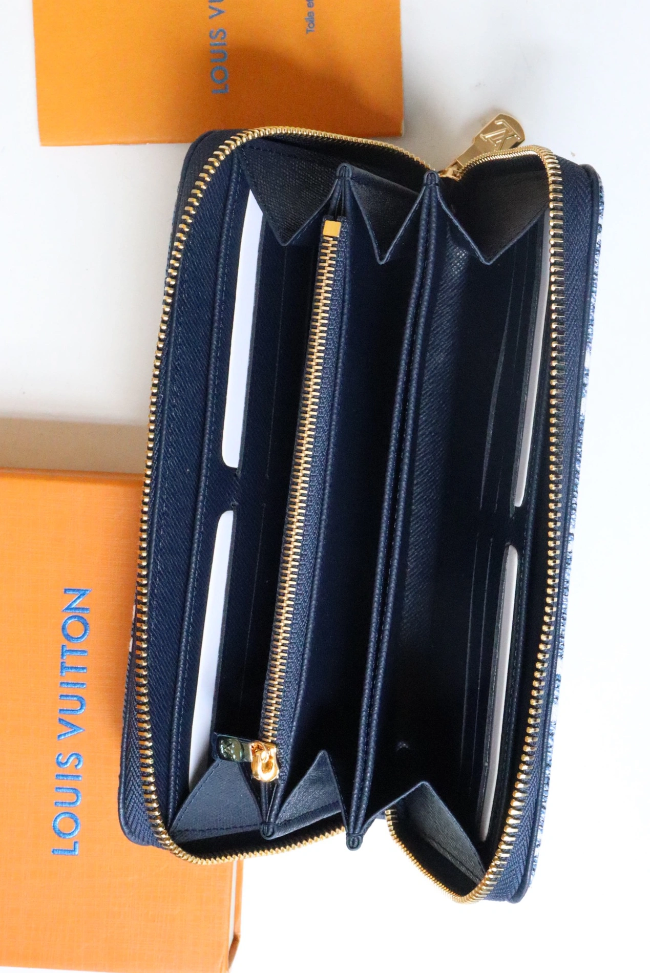 Louis Vuitton AAA Quality Wallets Refined 9487 - Image 5