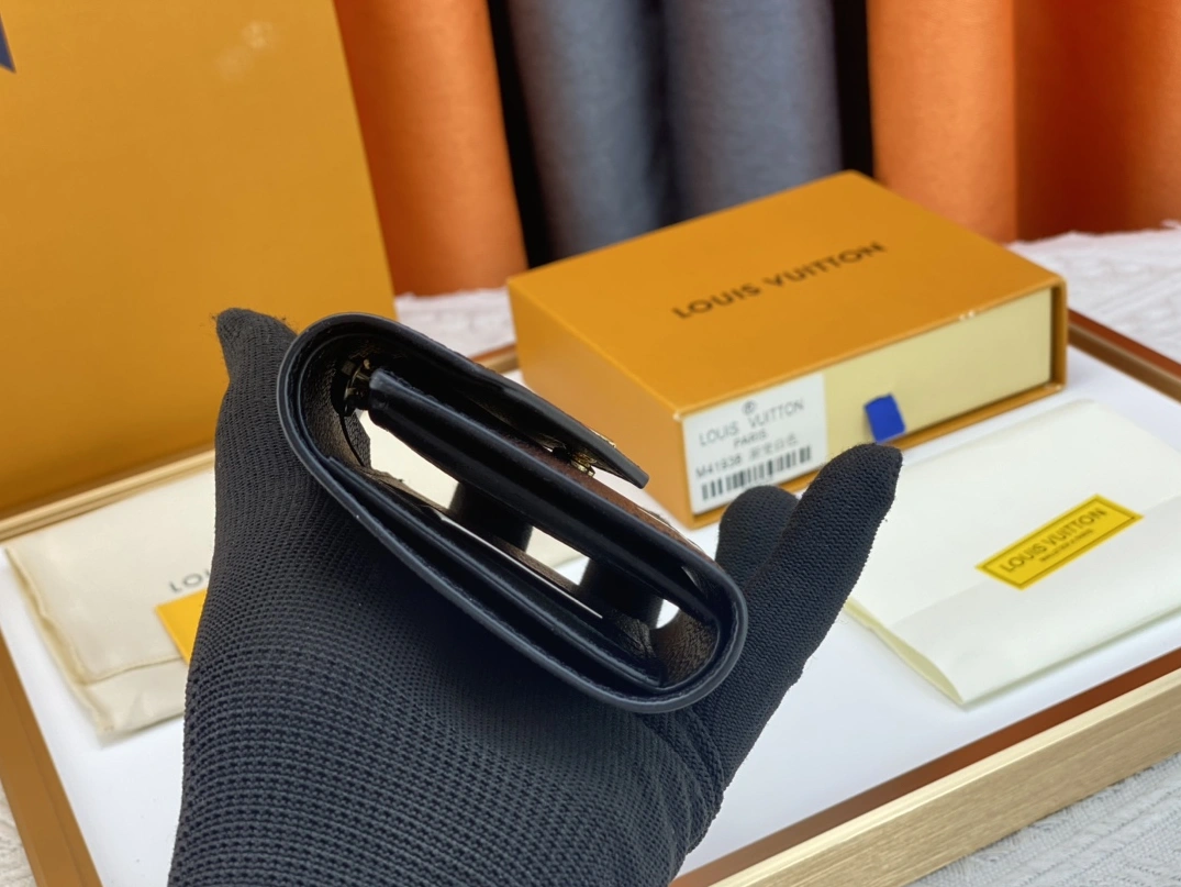 Louis Vuitton AAA Quality Wallets Unique 1364 - Image 5