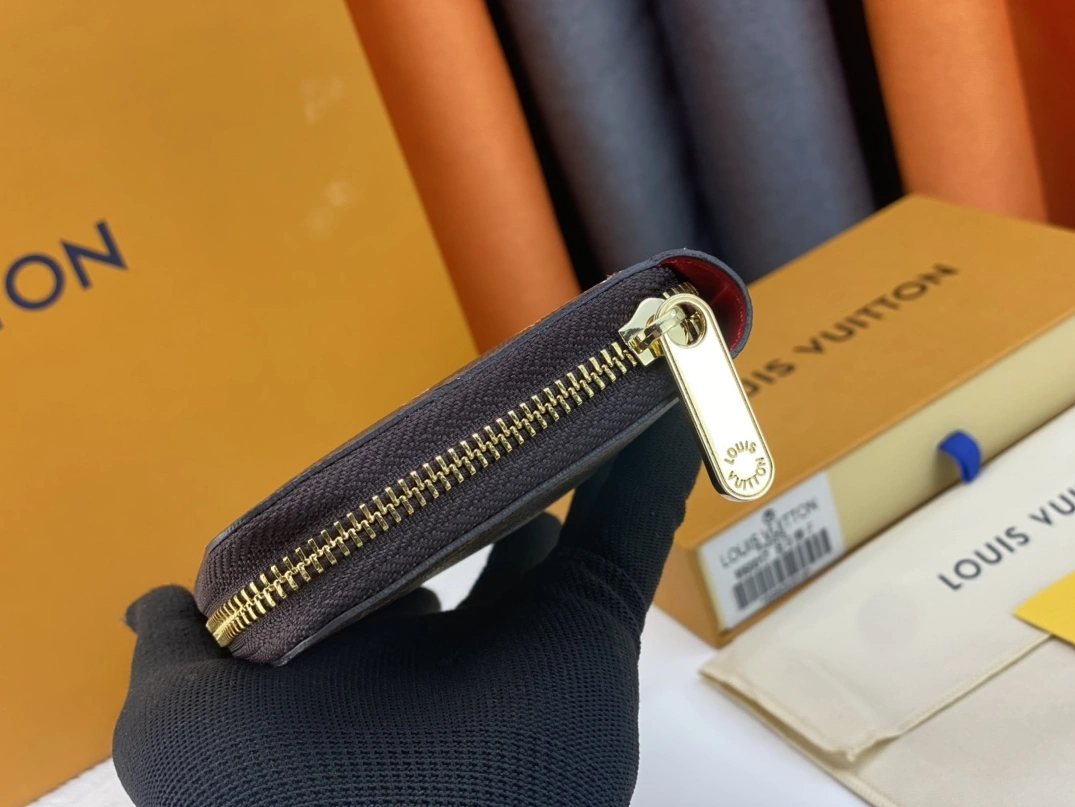 Louis Vuitton AAA Quality Wallets Versatile 8091 - Image 5