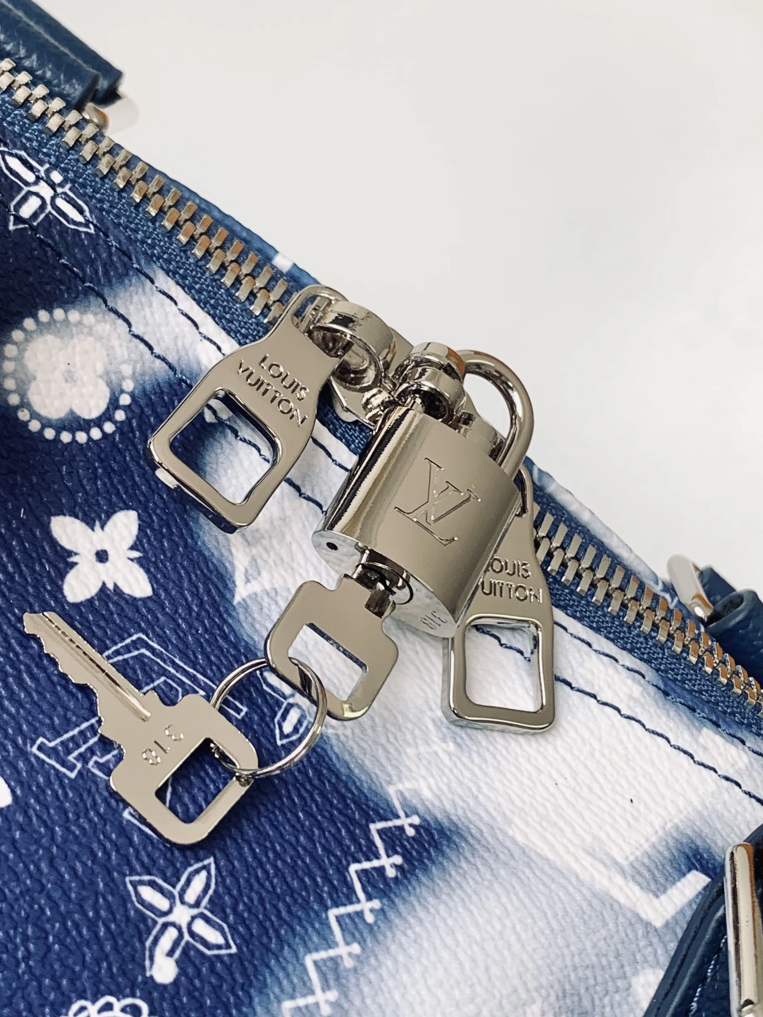 Louis Vuitton AAA Travel Bags Popular 3544 - Image 6