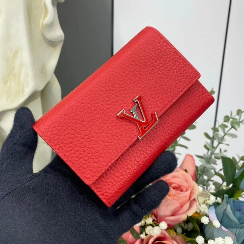 Cowhidele Louis Vuitton Capucines Compact Wallet - Image 3