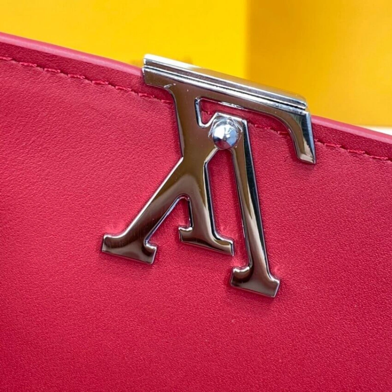 Cowhidele Louis Vuitton Capucines Compact Wallet - Image 8