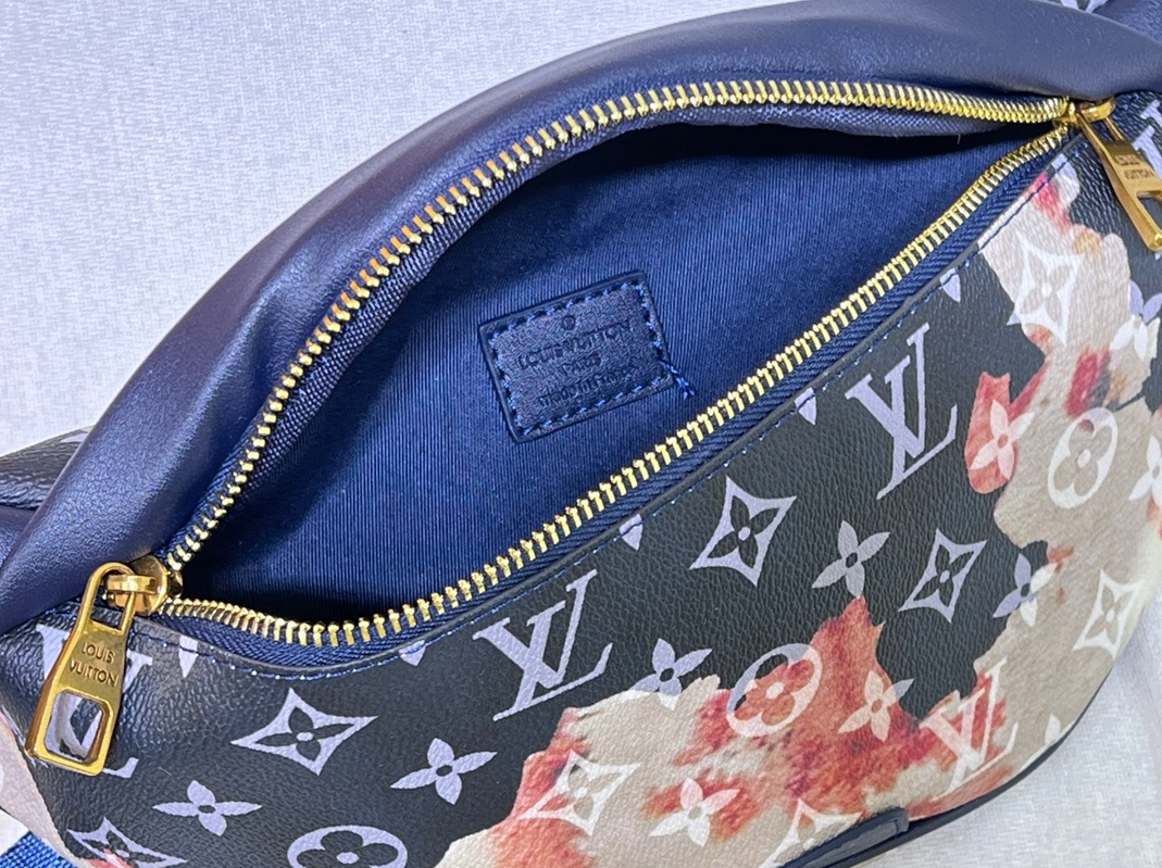 Louis Vuitton LV AAA Quality Belt Bags Comfortable 5614 - Image 7