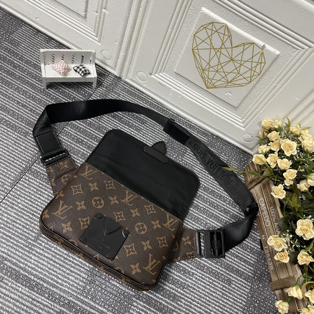 Louis Vuitton LV AAA Quality Belt Bags For Men Reliable 5857 - Image 4