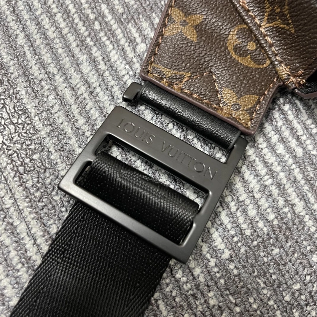 Louis Vuitton LV AAA Quality Belt Bags For Men Reliable 5857 - Image 6