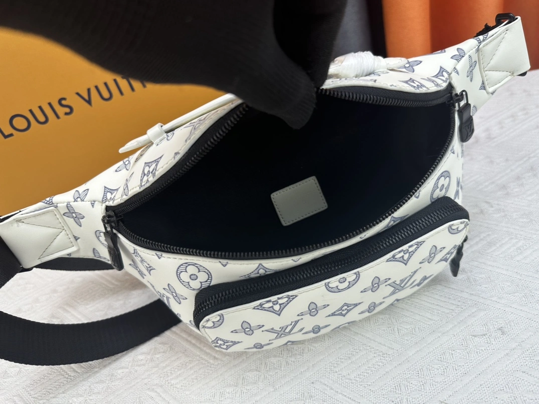 Louis Vuitton LV AAA Quality Belt Bags For Unisex GoodFit 7132 - Image 8