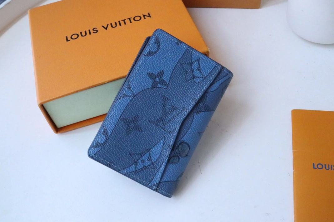 Louis Vuitton LV Card Case Comfortable 598