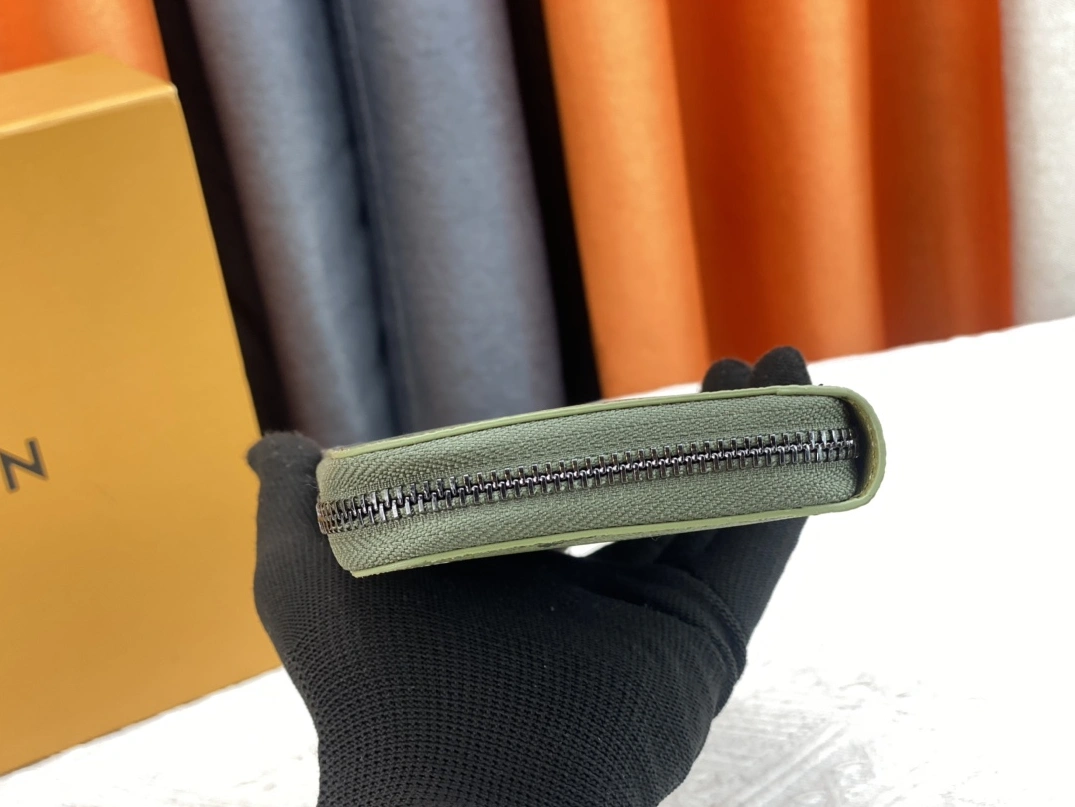 Louis Vuitton LV Card Case For Unisex Bright 7618 - Image 5