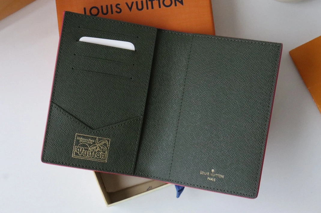 Louis Vuitton LV Card Case Popular 970 - Image 4