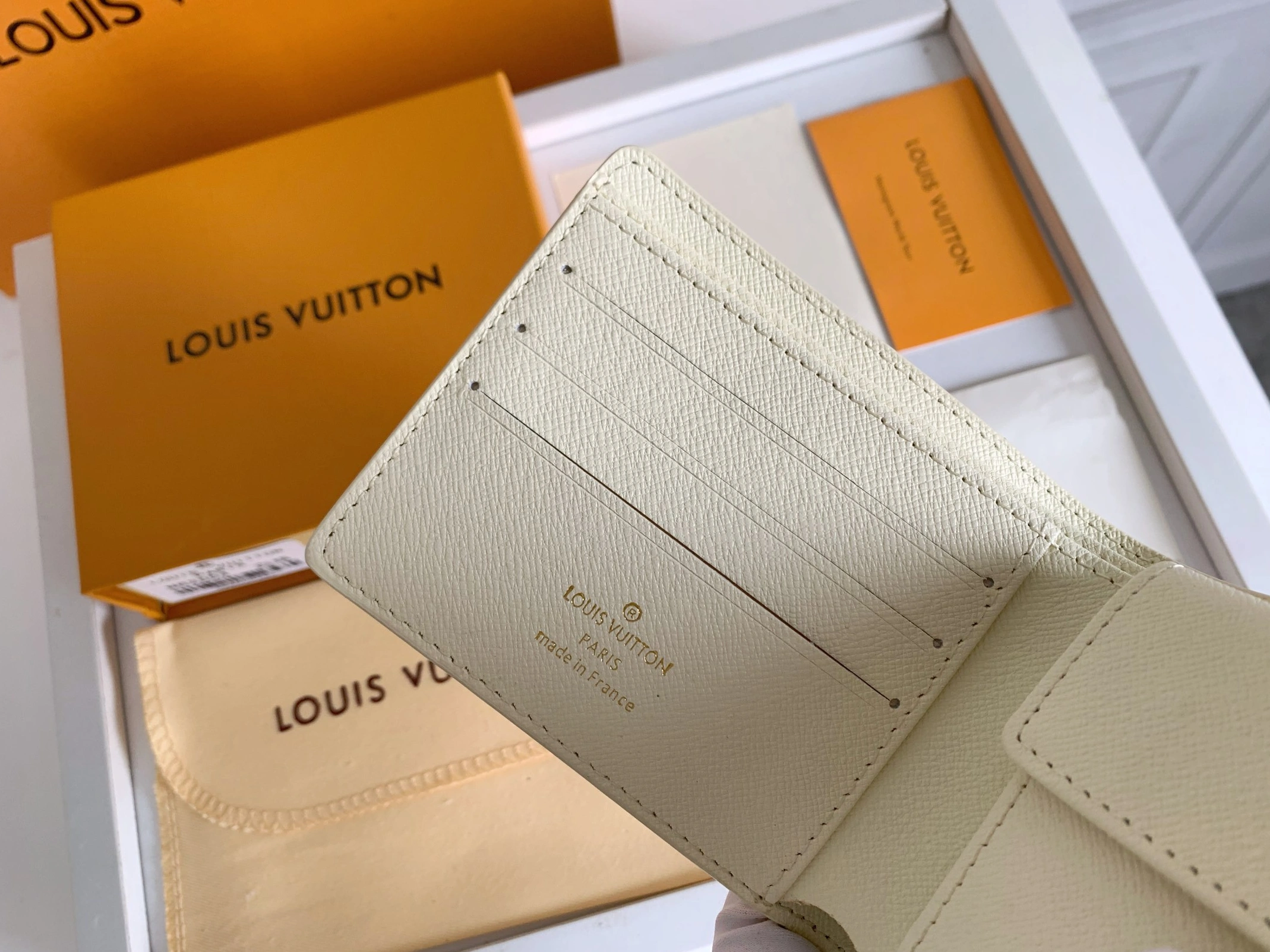 Louis Vuitton LV Wallets For Unisex EyeCatching 1407 - Image 5