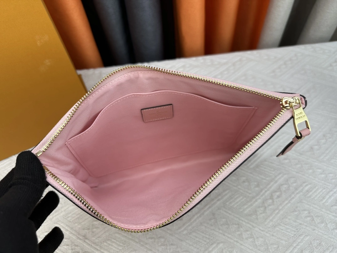 Louis Vuitton LV Wallets For Unisex Refined 5402 - Image 6