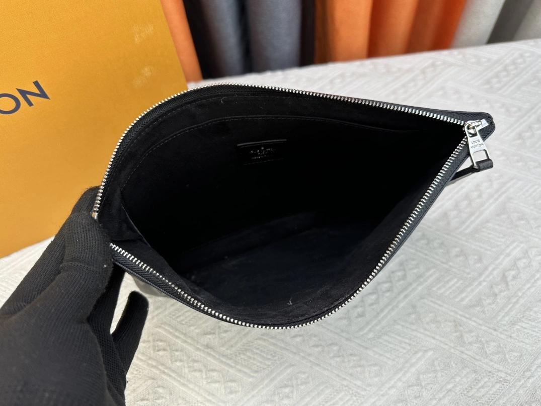 Louis Vuitton LV Wallets For Unisex Resilient 8390 - Image 6