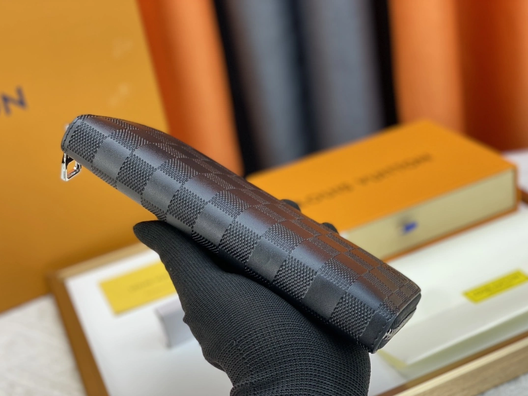 Louis Vuitton LV Wallets Lightweight 582 - Image 3