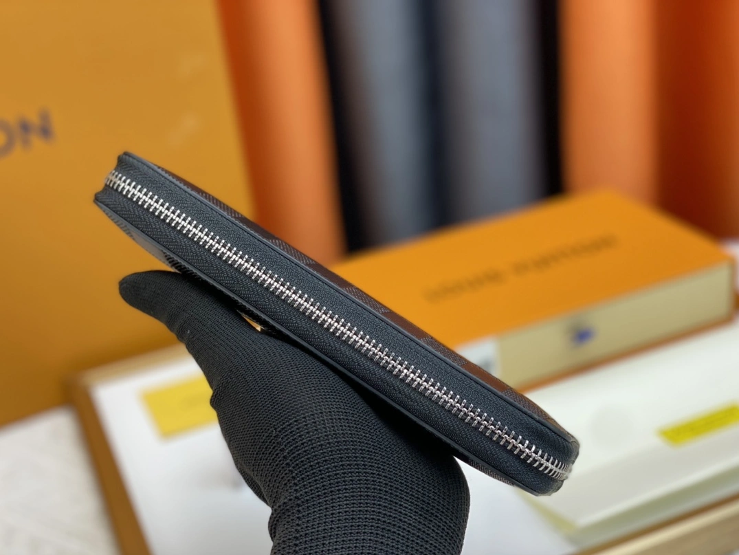 Louis Vuitton LV Wallets Lightweight 582 - Image 4