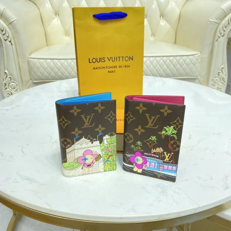 1 flat po Louis Vuitton Monogram Canvas Passport Cover - Image 10