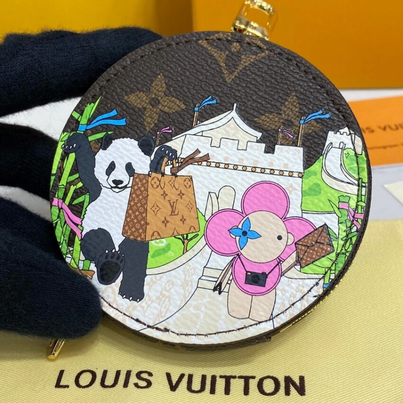 Monogram Louis Vuitton Monogram Round Coin Purse - Image 3