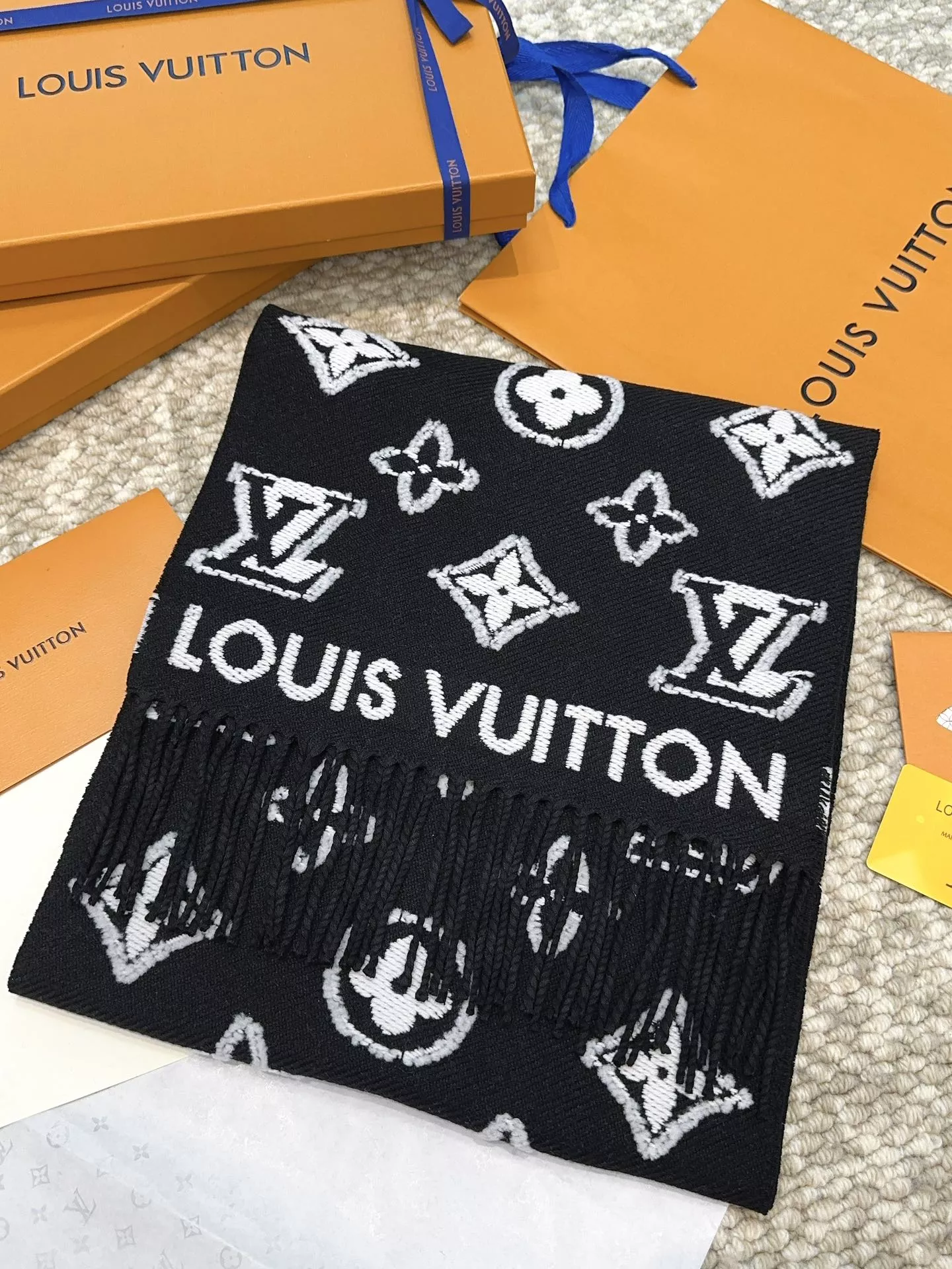 Louis Vuitton Scarf For Women Practical 8803