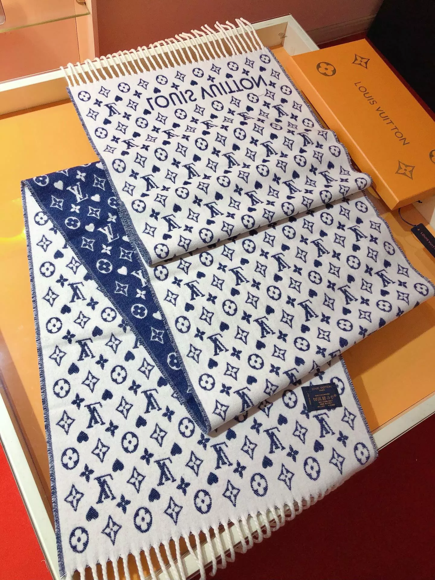 Louis Vuitton Scarf For Women Trendy 7214 - Image 3