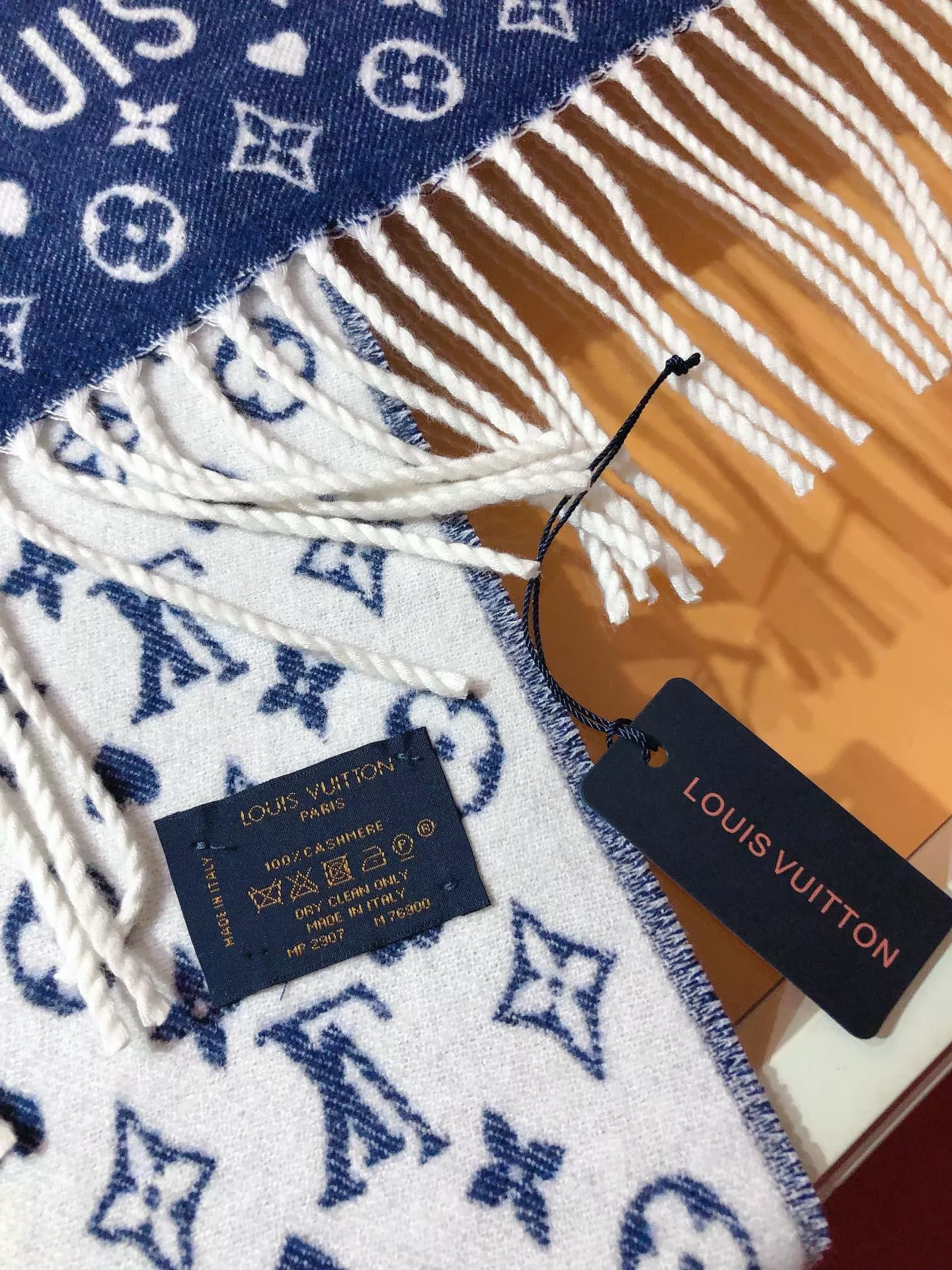 Louis Vuitton Scarf For Women Trendy 7214 - Image 4