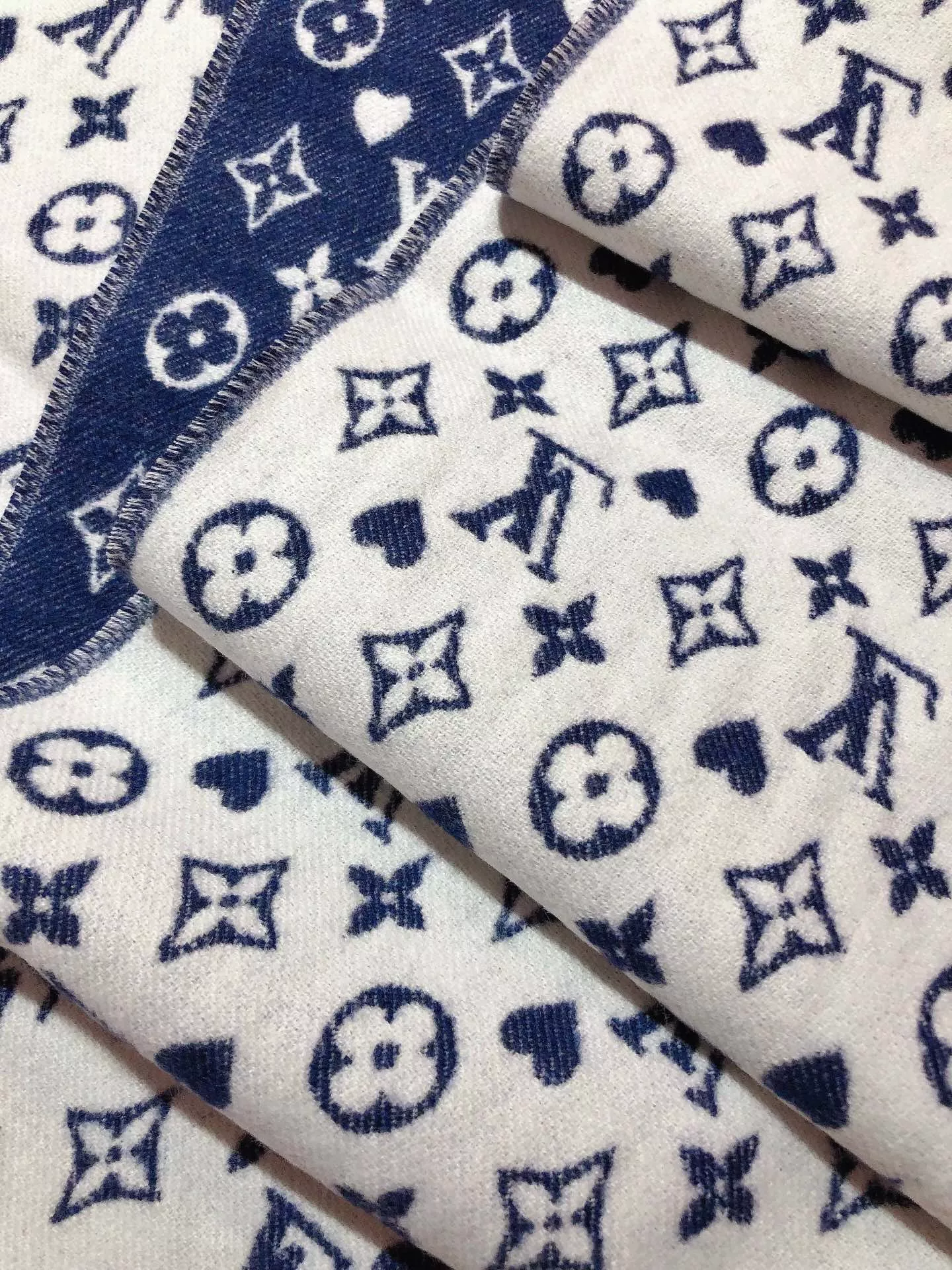 Louis Vuitton Scarf For Women Trendy 7214 - Image 5