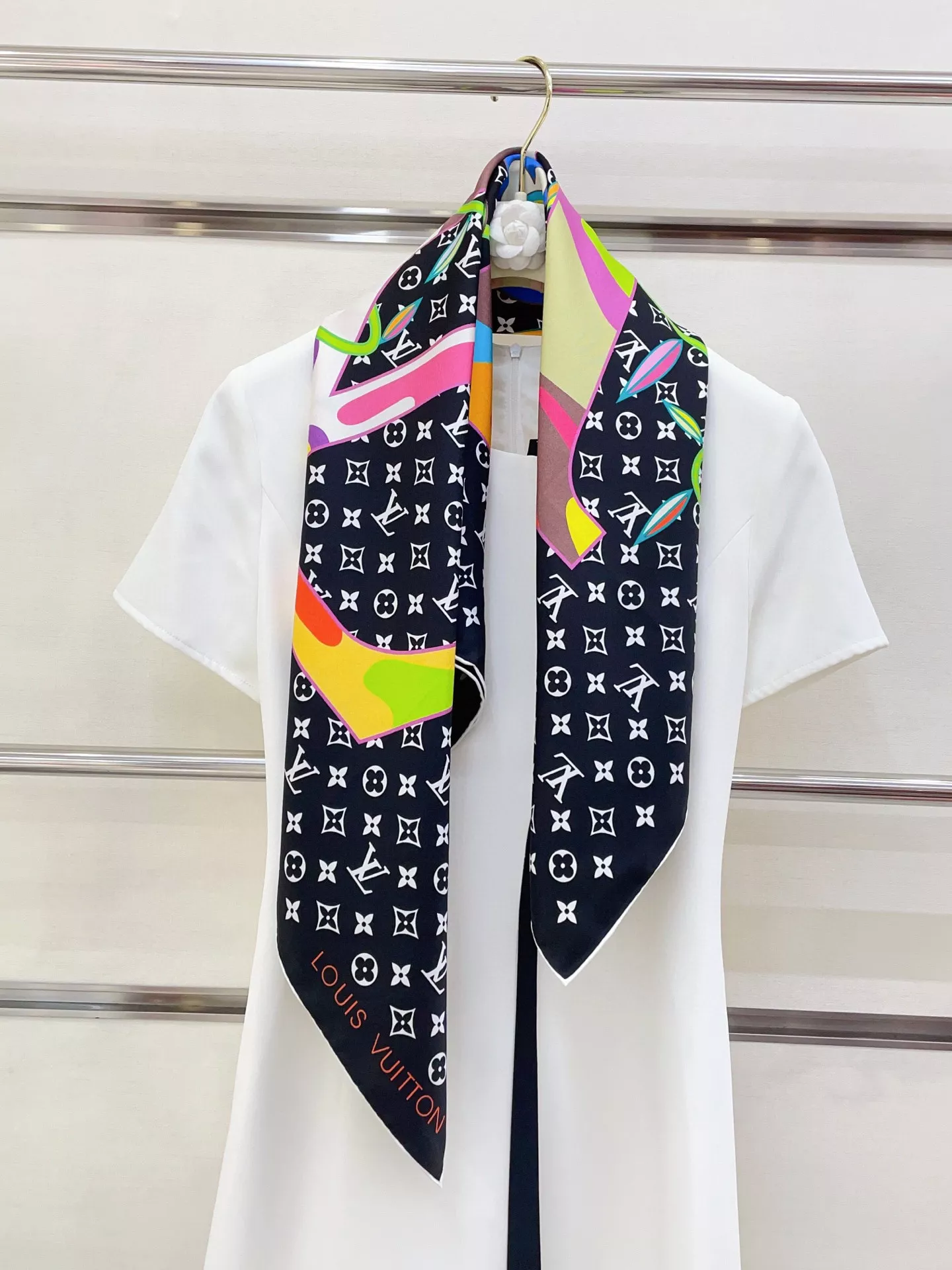 Louis Vuitton Silk Squares Durable 4445 - Image 3