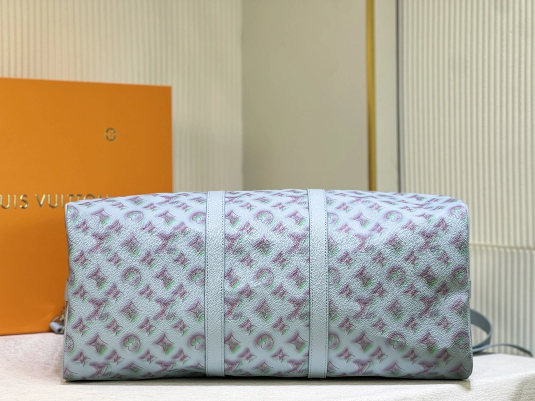 Louis Vuitton Travel Bags Stylish 7542 - Image 7