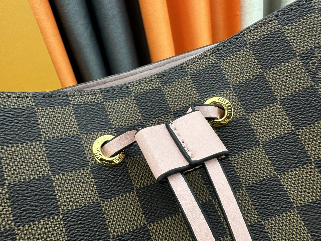 Minimalist 2482 Louis Vuitton AAA Quality Messenger Bags For Women - Image 5