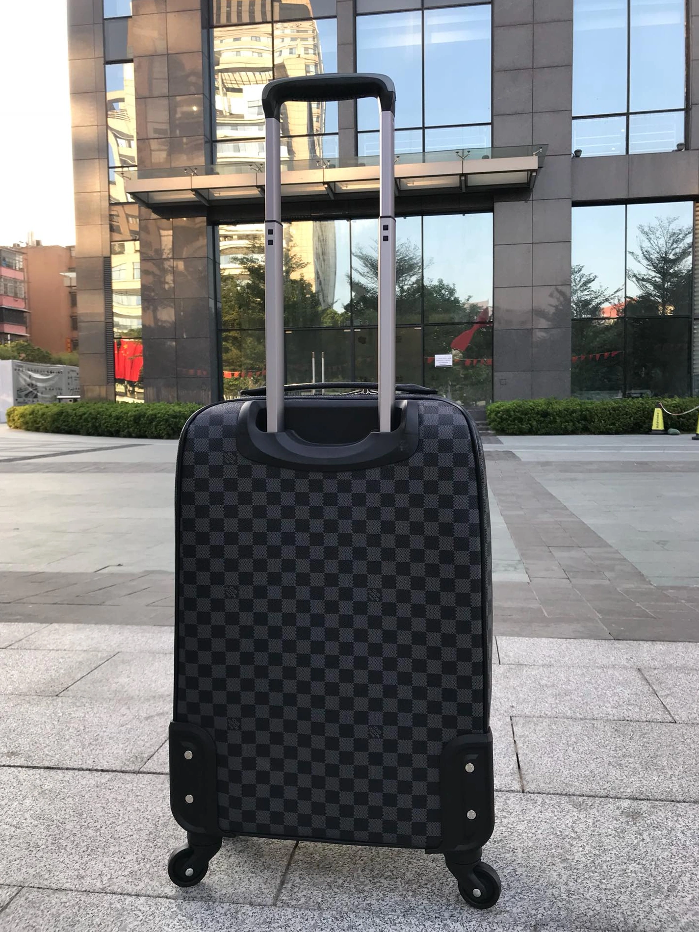 Minimalist 7010 Louis Vuitton Luggage - Image 3