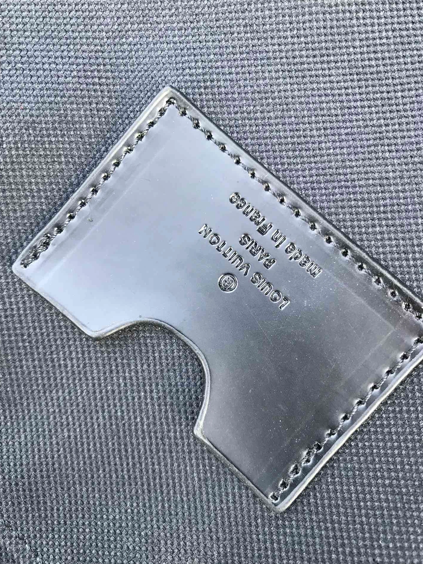 Minimalist 7010 Louis Vuitton Luggage - Image 8