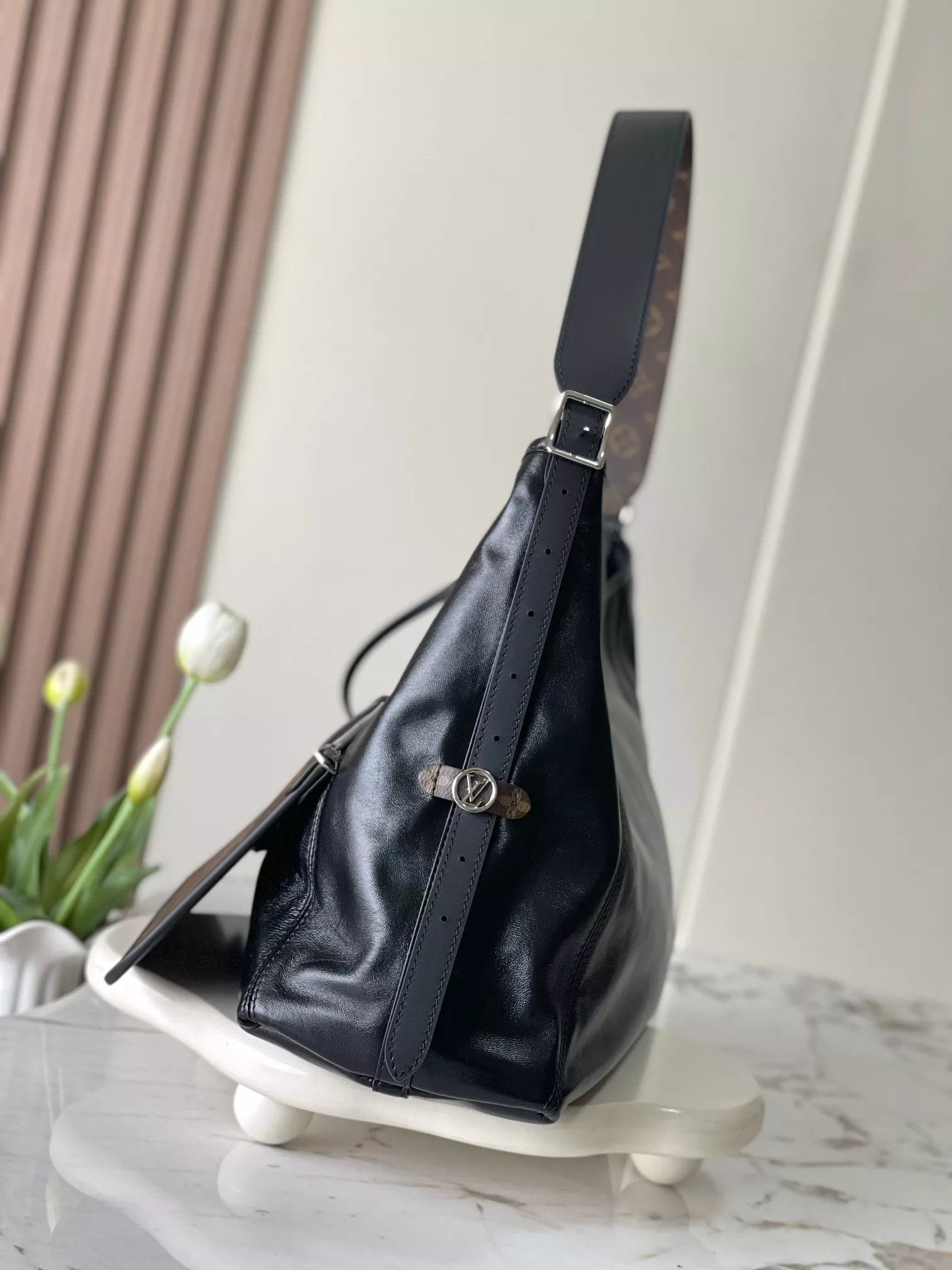 Modern 7579 Louis Vuitton AAA Quality Shoulder Bags For Women