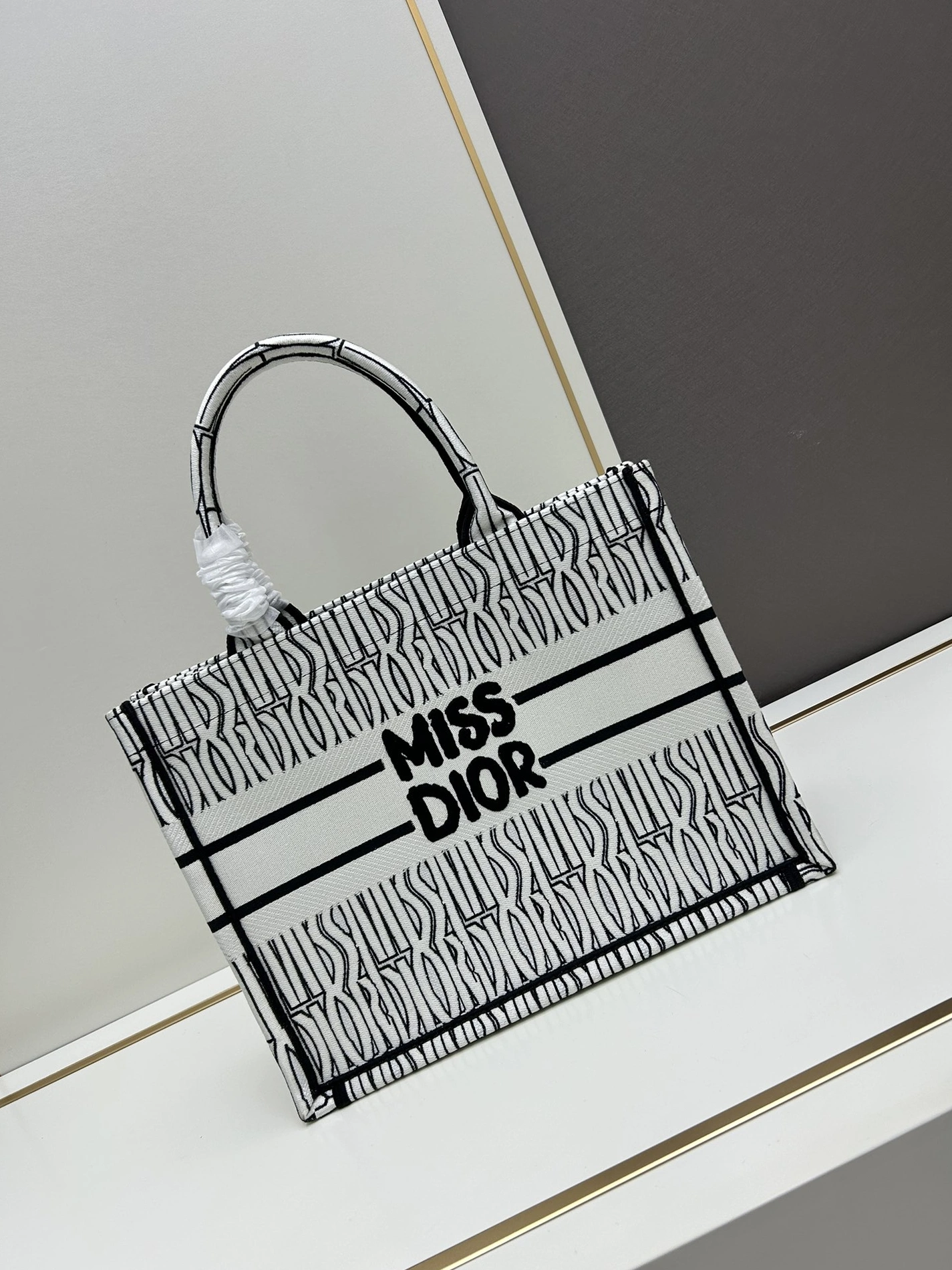 ModernLook 8048 Christian Dior AAA Quality Tote-Handbags For Women - Image 3