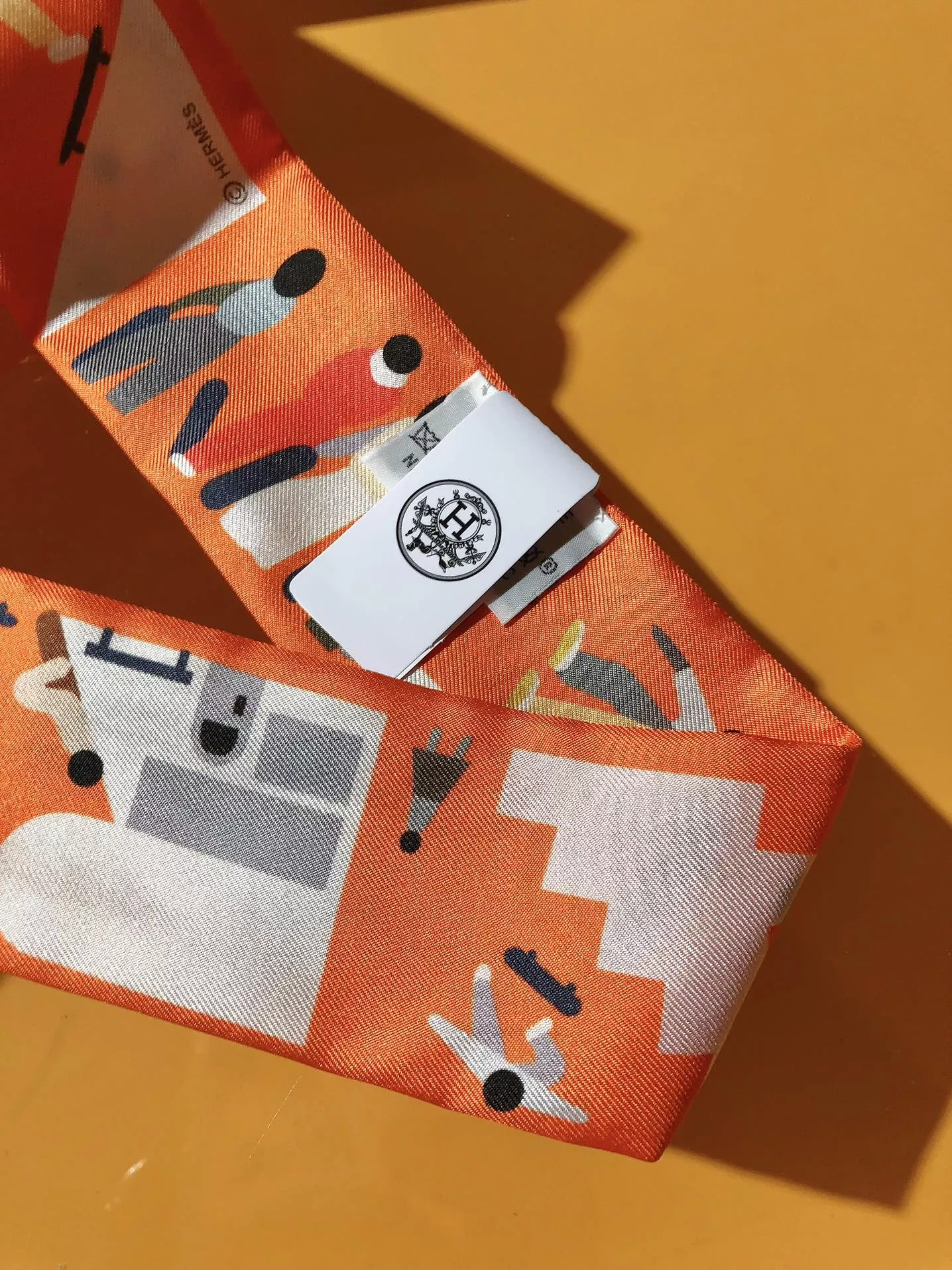 ModernLook 9252 Hermes Silk Scarf - Image 3